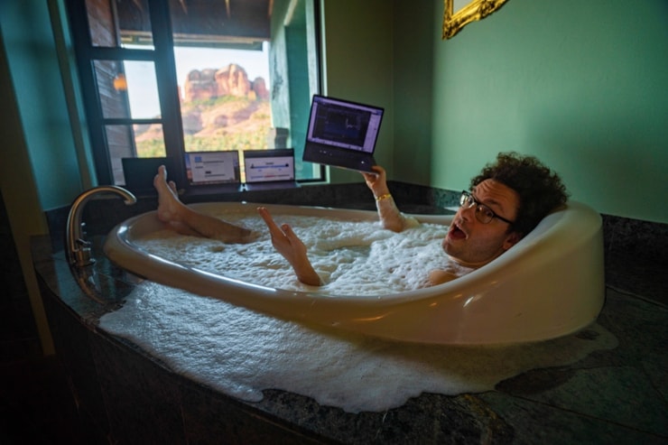 sykes in tub in arizona with laptop