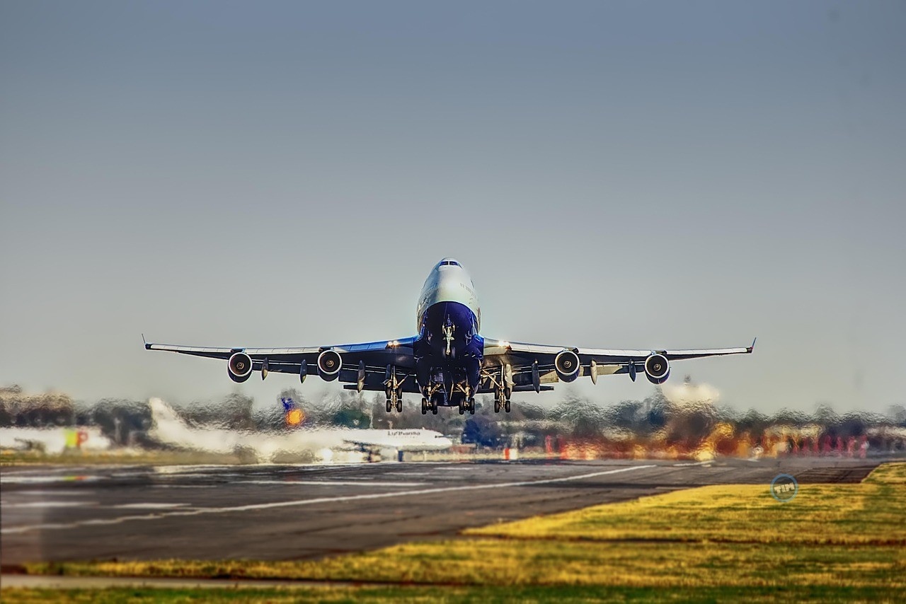 American Airlines AAL Slides As Fuel Costs Crush 2026 Outlook Thumbnail