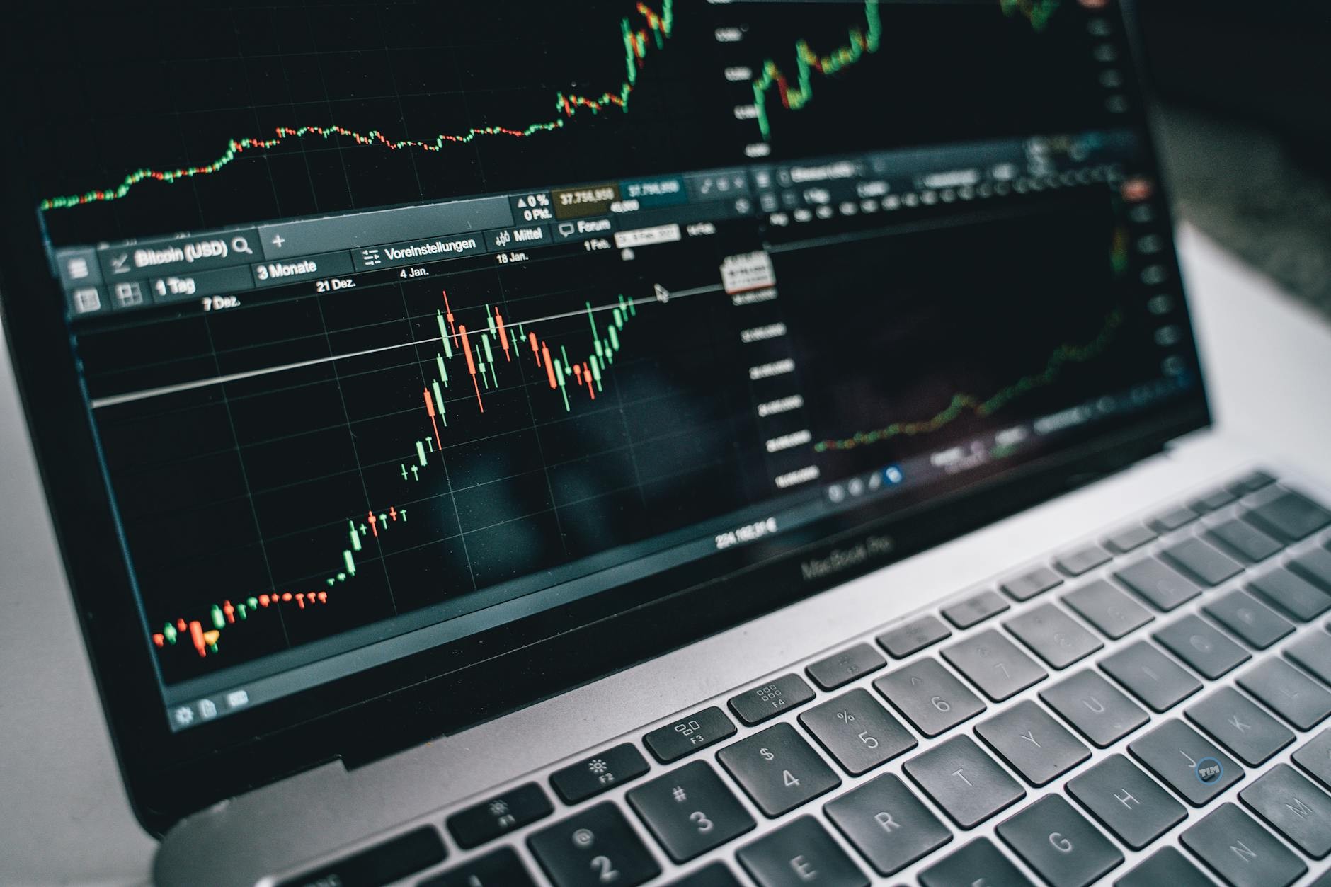 APLD Stock Slips As Wall Street Turns Cautious On AI Buildout Thumbnail