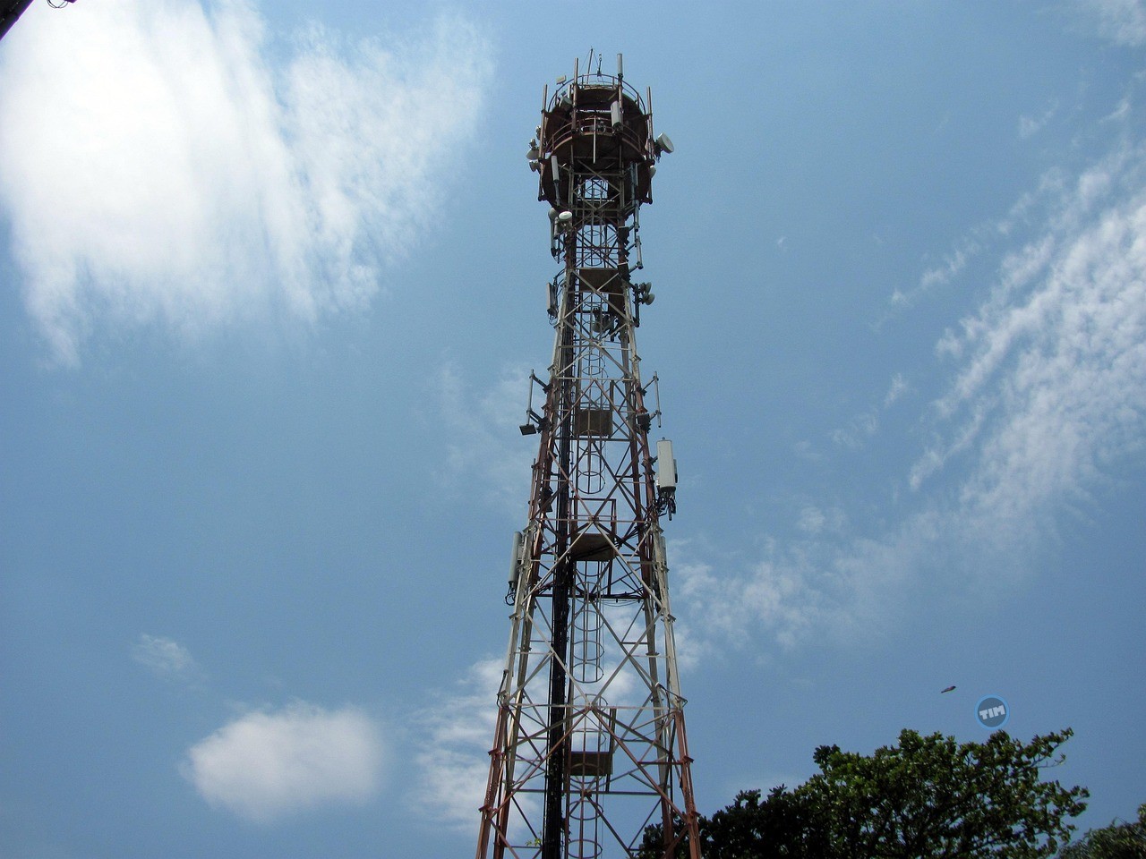 AT&T Stock Slides As Starlink Threat And Q4 Headwinds Mount Thumbnail