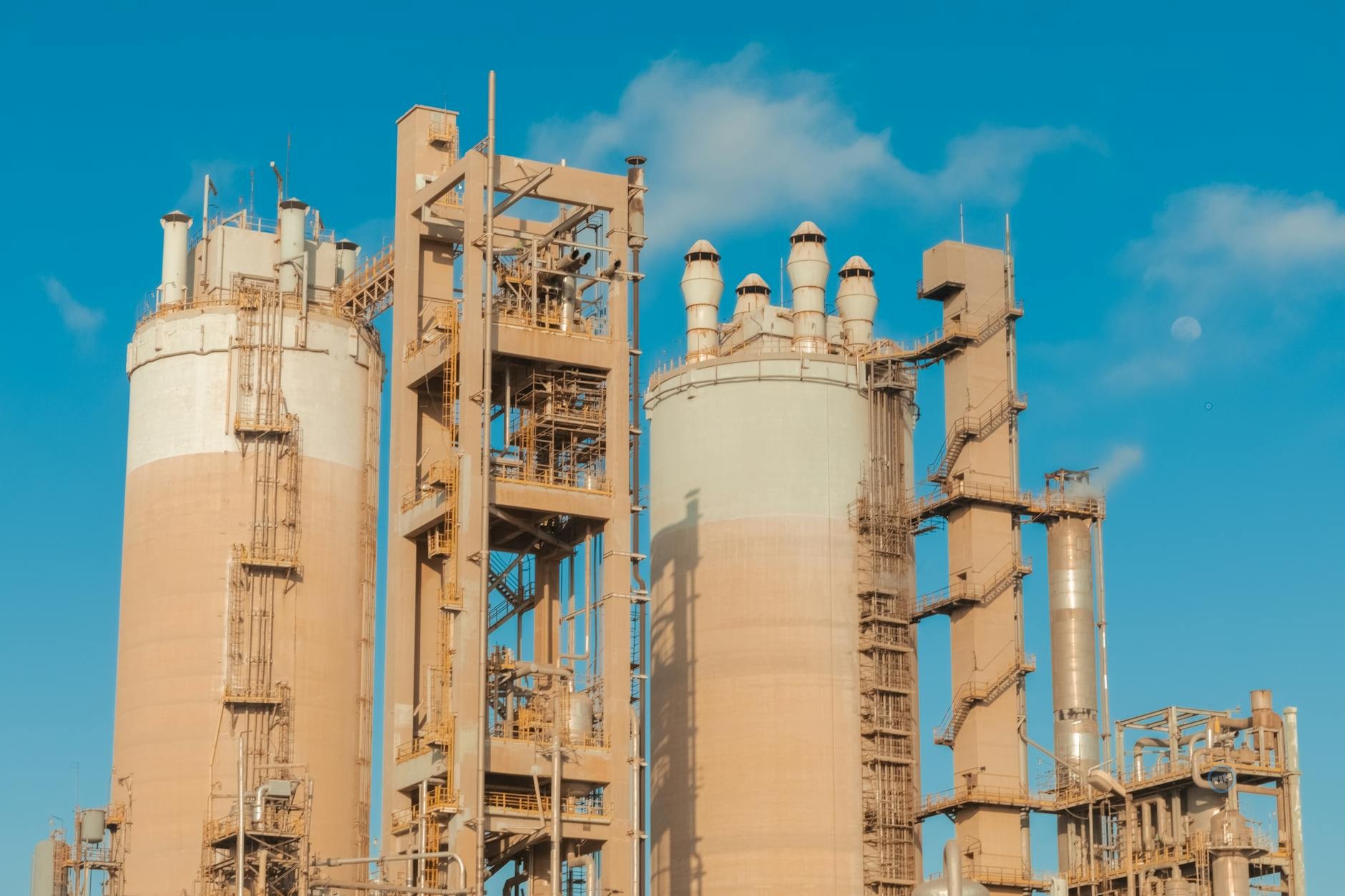 FMC Stock Collapses As Guidance Cut Triggers Legal Heat Thumbnail