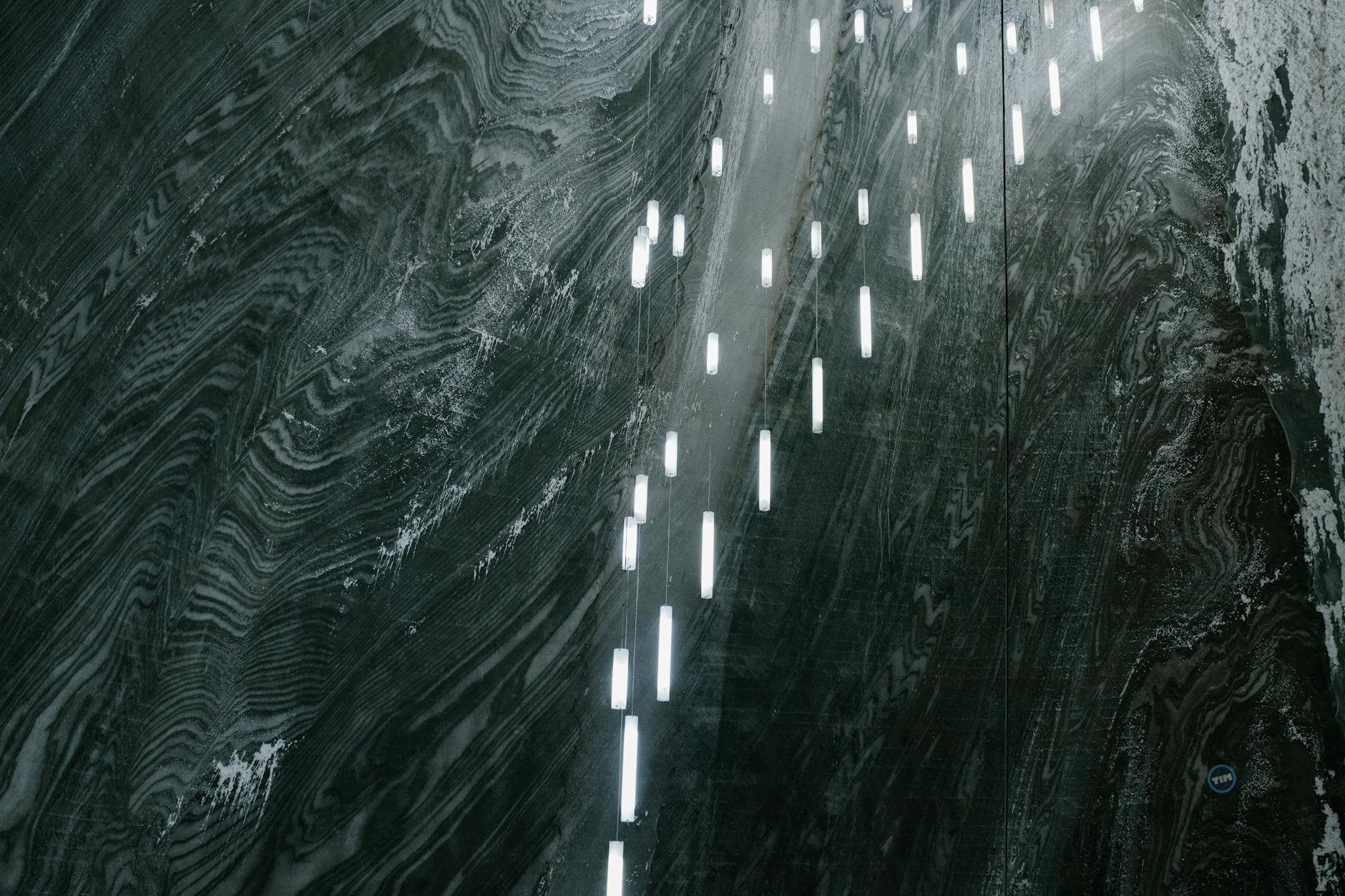HL Stock Dips As Momentum Cools After Strong Run Thumbnail