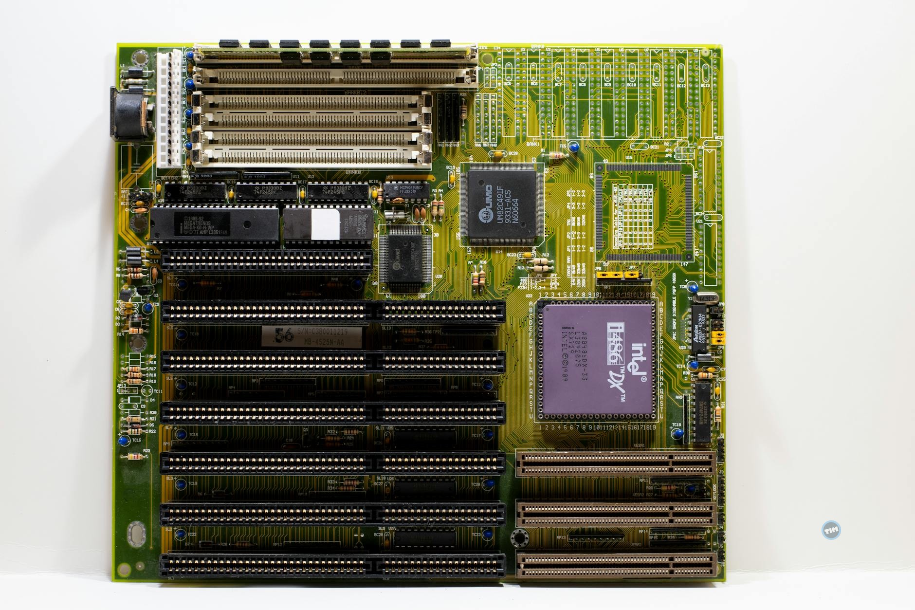 Intel Stock Rallies As AI Deals, Price Targets Jump Thumbnail