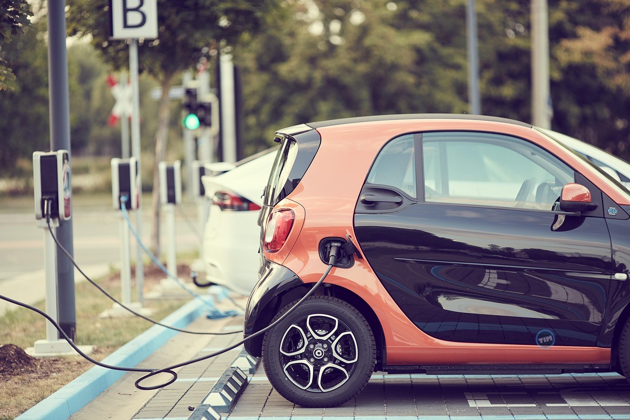 RIVN Stock Pops As Earnings Beat Fuels EV And AI Ambitions Thumbnail